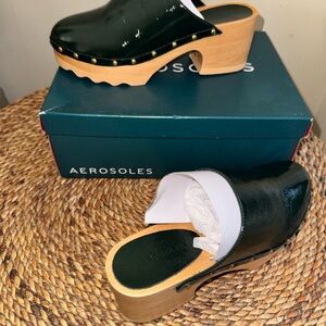 AEROSOLES Black Patent Leather and Wood-Trim Clogs *NWT*
